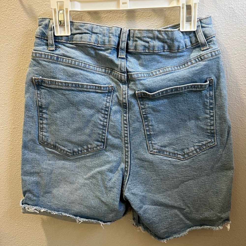 Cotton on Bermuda shorts light wash size US6. - Picture 4 of 7